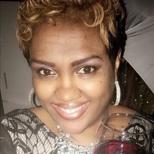 Meet your Posher, Monica